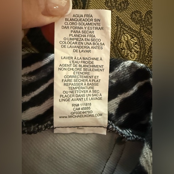 Michael Kors Black and White Patterned Leggings with pockets Stylish and Elegant - Picture 10 of 10